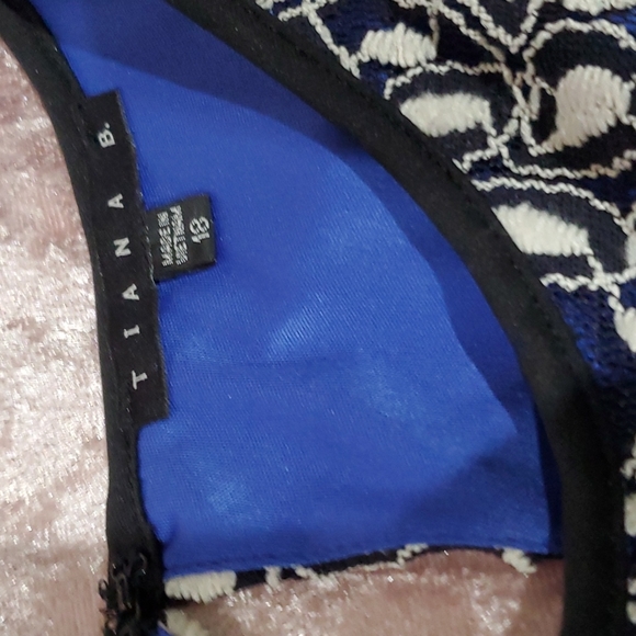 Dress - Picture 5 of 8